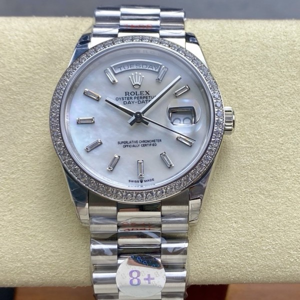 Sunday calendar series women's watch, mother-of-pearl dial, diamond-set bezel, 36mm, silver President-style bracelet.