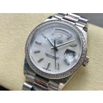 Sunday calendar series women's watch, mother-of-pearl dial, diamond-set bezel, 36mm, silver President-style bracelet.