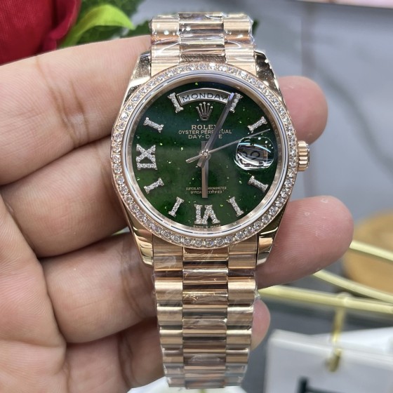 Sunday calendar series women's watch with diamonds, green dial, diamond-set bezel, 36mm, rose gold President-style bracelet.