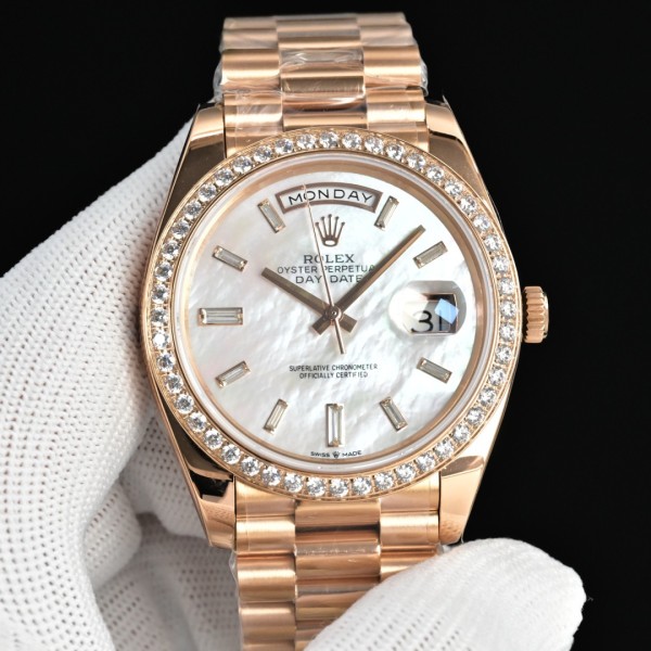 Sunday calendar series men's watch, mother-of-pearl dial, diamond-set bezel, 40mm, rose gold President-style bracelet.