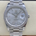Sunday calendar series men's watch, silver dial, diamond-set bezel, 40mm, silver President-style bracelet.