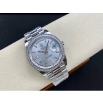 Sunday calendar series men's watch, silver dial, diamond-set bezel, 40mm, silver President-style bracelet.