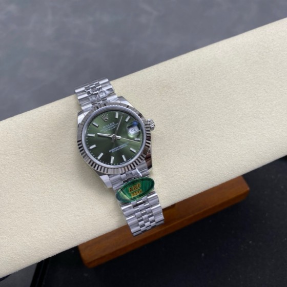 Datejust series, green dial, 31mm. Silver strap.