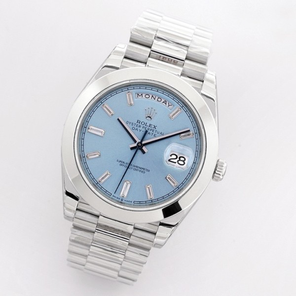 Sunday date display series men's watch, ice blue dial, silver bezel, 40mm, silver President-style bracelet.