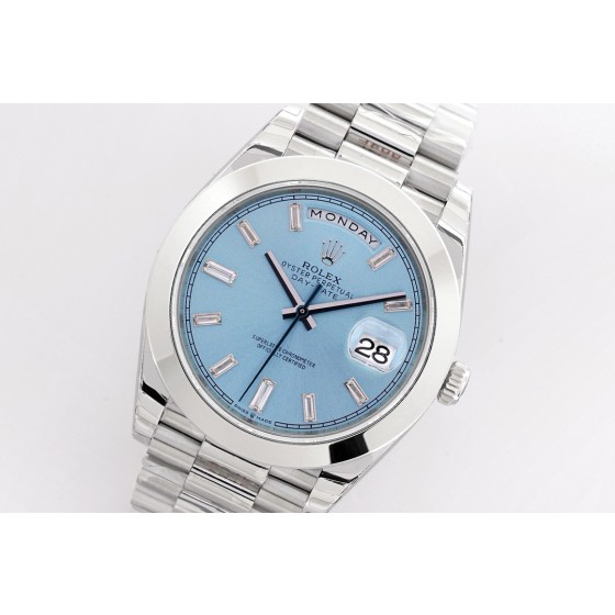 Sunday date display series men's watch, ice blue dial, silver bezel, 40mm, silver President-style bracelet.