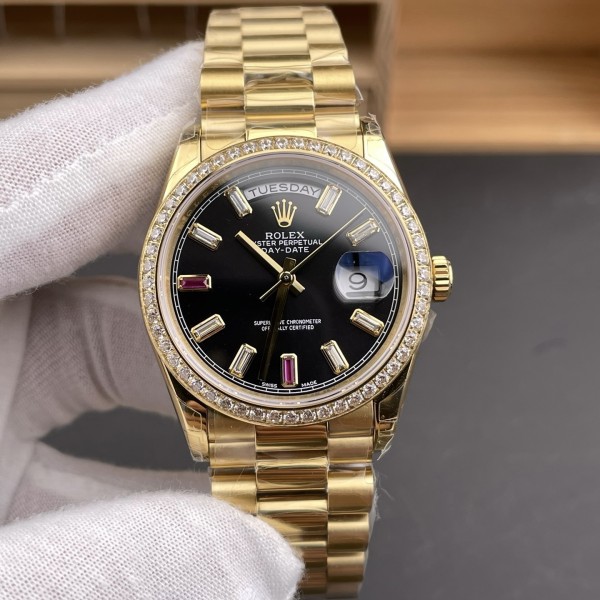 Sunday calendar series women's watch, black dial, diamond-set bezel, 36mm, gold President-style bracelet.