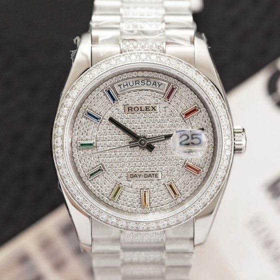 Sunday Calendar series women's watch, full diamond dial, diamond-set bezel, 36mm, with diamond-set silver President-style bracelet.