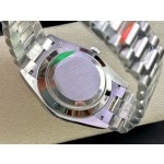 Sunday calendar series men's watch, white dial, silver bezel, 40mm, silver President-style bracelet.