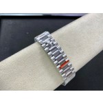 Sunday calendar series men's watch, white dial, silver bezel, 40mm, silver President-style bracelet.