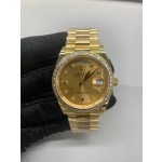 Sunday Calendar series men's and women's watches, gold dial, diamond-set bezel, 36mm and 40mm sizes, gold President-style bracelet.
