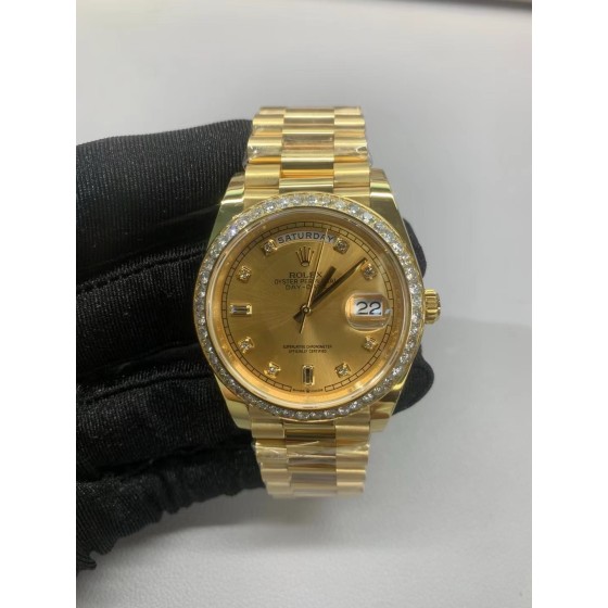 Sunday Calendar series men's and women's watches, gold dial, diamond-set bezel, 36mm and 40mm sizes, gold President-style bracelet.