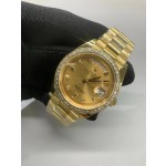 Sunday Calendar series men's and women's watches, gold dial, diamond-set bezel, 36mm and 40mm sizes, gold President-style bracelet.