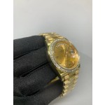 Sunday Calendar series men's and women's watches, gold dial, diamond-set bezel, 36mm and 40mm sizes, gold President-style bracelet.
