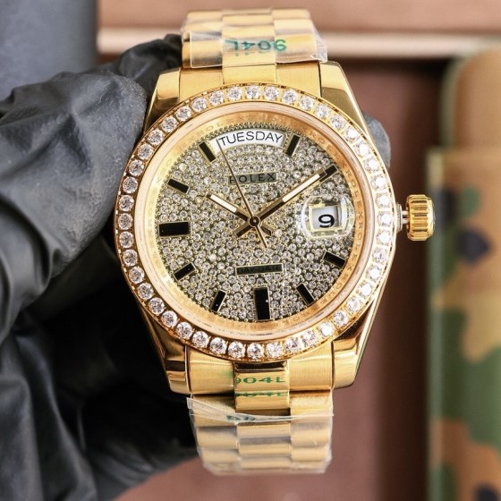 Sunday calendar series men's watch with full diamond dial, diamond-set bezel, 40mm case, and gold President-style bracelet.