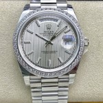 Sunday calendar series men's watch, silver dial, diamond-set bezel, 40mm, silver President-style bracelet.