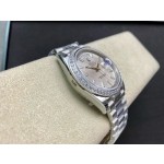 Sunday calendar series men's watch, silver dial, diamond-set bezel, 40mm, silver President-style bracelet.