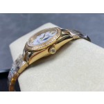 Datejust series women's watch, white dial, diamond-set bezel, 31mm, gold Oyster bracelet.