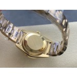 Datejust series women's watch, white dial, diamond-set bezel, 31mm, gold Oyster bracelet.