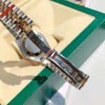Datejust series women's watch, white dial, gold bezel, 31mm, two-tone five-link bracelet.