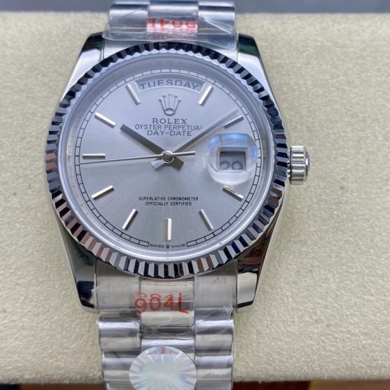 Sunday date display series women's watch, silver dial, silver bezel, 36mm, silver President-style bracelet.