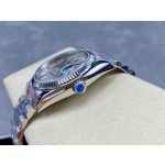 Sunday date display series women's watch, silver dial, silver bezel, 36mm, silver President-style bracelet.