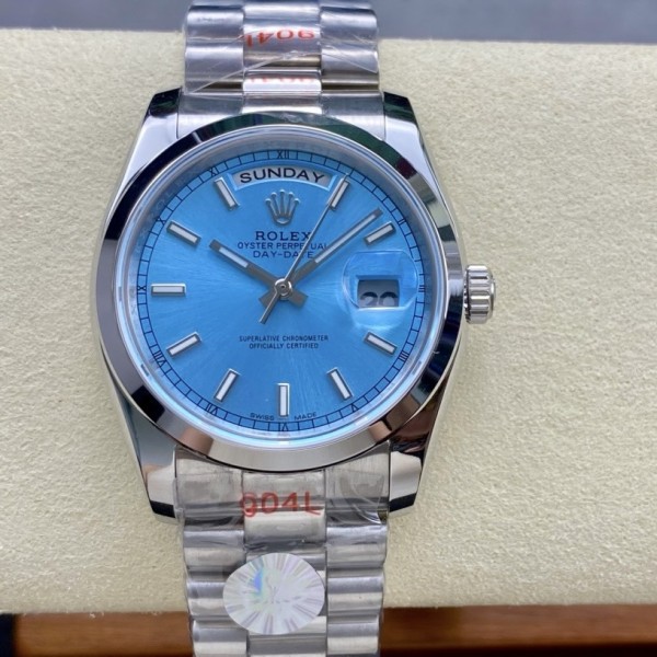 Sunday date display series women's watch, blue dial, silver bezel, 36mm, silver President-style bracelet.