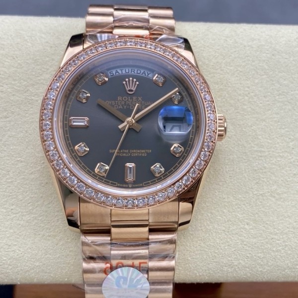 Sunday calendar series women's watch, black dial, diamond-set bezel, 36mm, rose gold President-style bracelet.