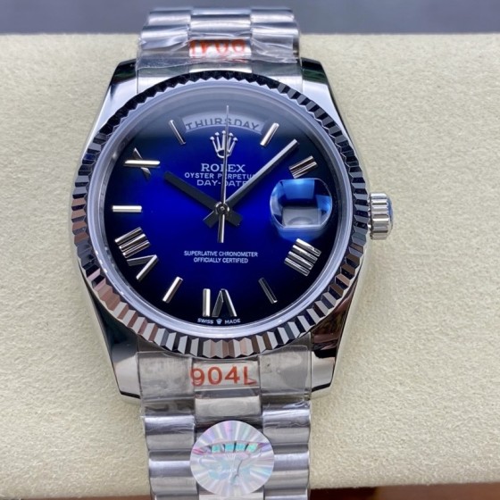 Sunday date display series women's watch, gradient blue dial, silver bezel, 36mm, silver President-style bracelet.