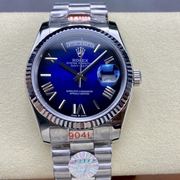Sunday date display series women's watch, gradient blue dial, silver bezel, 36mm, silver President-style bracelet.