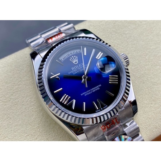 Sunday date display series women's watch, gradient blue dial, silver bezel, 36mm, silver President-style bracelet.