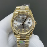 Sunday Calendar series women's watch, silver-gray dial, gold bezel, 36mm, with diamond-set gold President-style bracelet.
