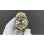 Sunday Calendar series women's watch, silver-gray dial, gold bezel, 36mm, with diamond-set gold President-style bracelet.