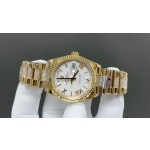 Sunday calendar series women's watch, white dial, gold bezel, 36mm, with diamond-set gold President-style bracelet.