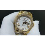 Sunday calendar series women's watch, white dial, gold bezel, 36mm, with diamond-set gold President-style bracelet.