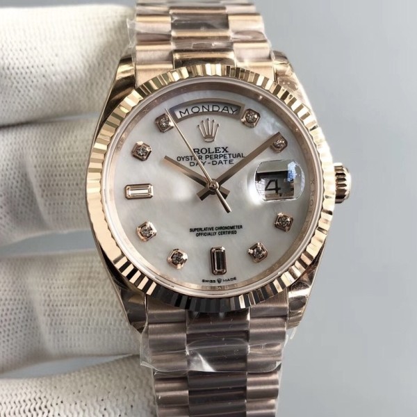 Sunday date display series women's watch, mother-of-pearl dial, rose gold bezel, 36mm, rose gold President-style bracelet.