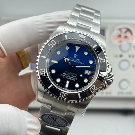 Rolex Sea-Dweller series, gradient blue dial, 43mm, silver Oyster bracelet.