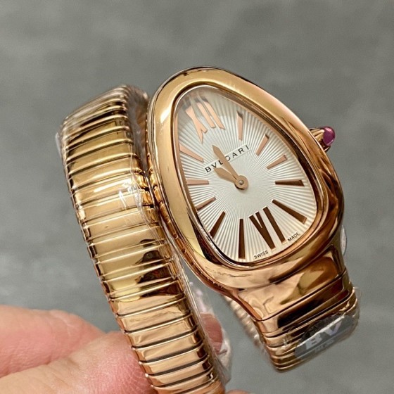 Bulgari Serpenti series, white dial, rose gold snake bezel