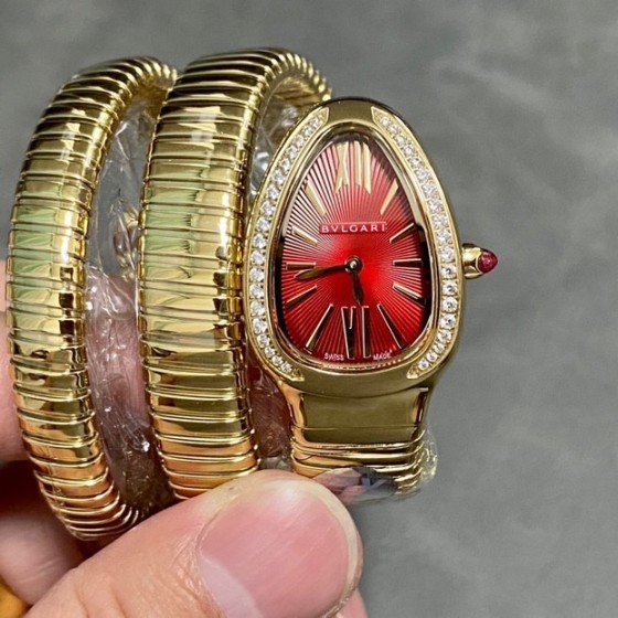 Bulgari Serpentl Collection: Red dial with diamonds and gold snake bezel