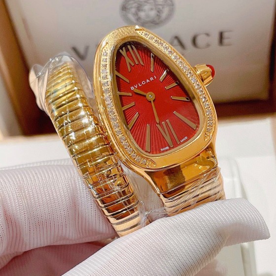 Bulgari Serpentl Collection: Red dial with diamonds and gold snake bezel