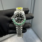 Greenwich series, black dial, black and green bezel, 40 mm, silver five-link bracelet.