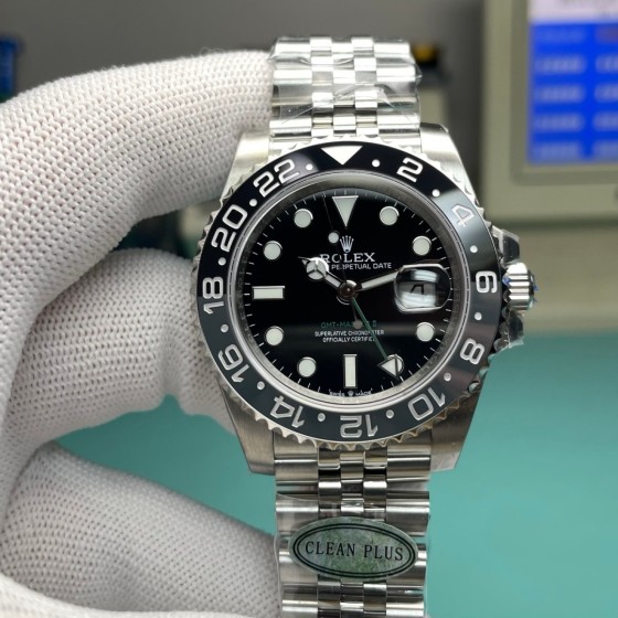 Greenwich series, black dial, black and gray bezel, 40 mm, silver five-link bracelet.