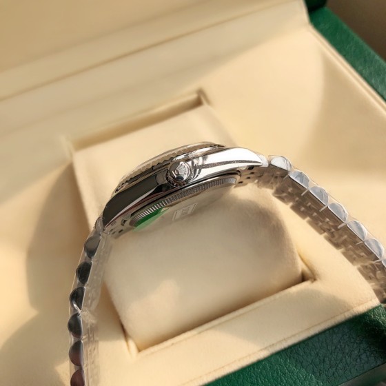 Datejust series, 31mm silver dial, silver strap