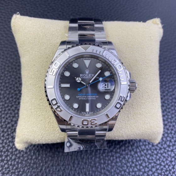 Yacht-Master series, black dial, silver bezel, 40mm, silver Oyster bracelet.