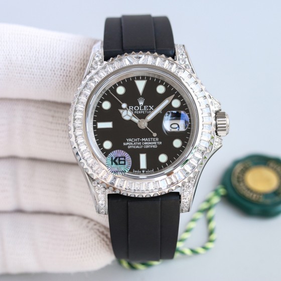 Yacht-Master series, black dial, diamond-set bezel, 40 mm, rubber strap.