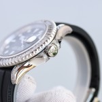 Yacht-Master series, black dial, diamond-set bezel, 40 mm, rubber strap.