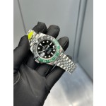 Greenwich series, black dial, black and green bezel, 40 mm, silver five-link bracelet.