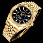 Navigator series men's watch, black dial, gold bezel, 42mm, gold five-link bracelet.