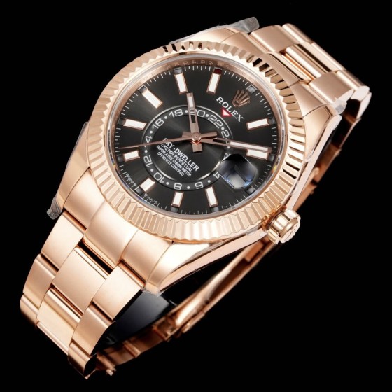 Voyager series men's watch, bright black dial, rose gold bezel, 42mm, rose gold Oyster bracelet.