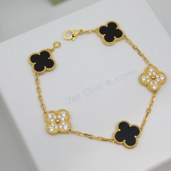 Four-leaf clover gold-plated black bracelet