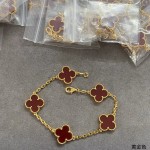 Four-leaf clover red chalcedony gold bracelet